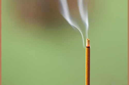 nam-mo-thay-minh-thap-huong-cho-nguoi-chet-5